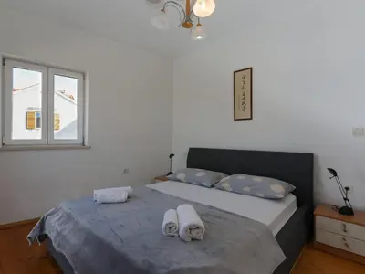 Krevet ili kreveti u jedinici u objektu Apartment Perina - Comfort Two Bedroom Apartment with Terrace and Sea View