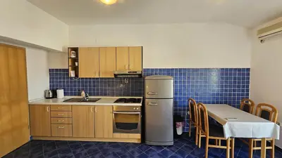 Kuhinja ili čajna kuhinja u objektu Apartmani Makarska 1
