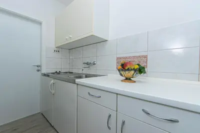 Kuhinja ili čajna kuhinja u objektu Apartmani Makarska 2