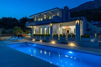 Bazen u objektu Seaview villa Marija ili u blizini
