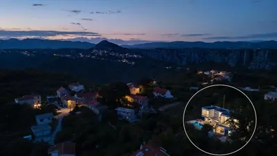 Pogled na planine ili pogled na planine iz vila