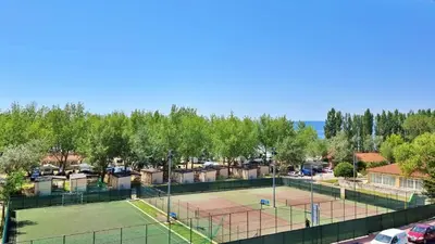 Tereni za tenis i/ili skvoš u sklopu objekta Apartment Matea ili u blizini