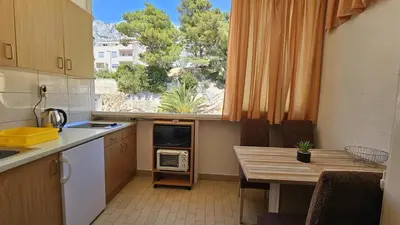 Kuhinja ili čajna kuhinja u objektu Apartmani Makarska 8