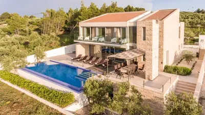 Bazen u objektu Villa Ana ili u blizini