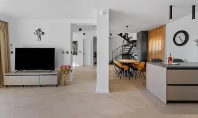 TV i/ili zabavni centar u objektu NEW Seaview Villa Gabriel with private heated pool and a Hot-tub