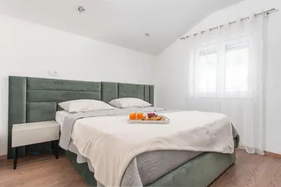 Krevet ili kreveti u jedinici u objektu Luxury Villa Kristina with Heated Pool near Omis for 12 Guests
