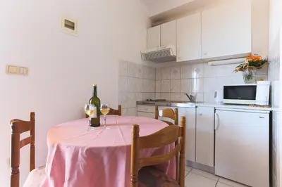Kuhinja ili čajna kuhinja u objektu Apartment Ema