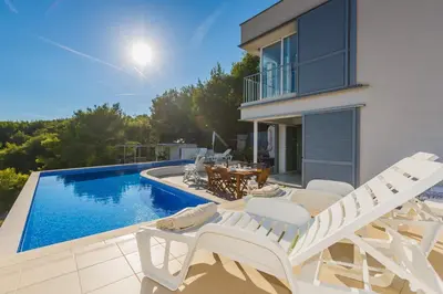 Bazen u objektu Villa Casabianca ili u blizini