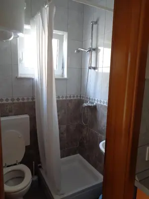 Kupaonica u objektu Apartments Radoš