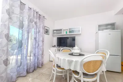 Kuhinja ili čajna kuhinja u objektu Apartments Paco