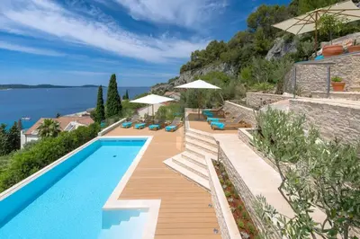 Bazen u objektu Majestic Tranquil Villa with Stunning Panoramic View ili u blizini