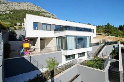 Pogled na planine ili pogled na planine iz vila