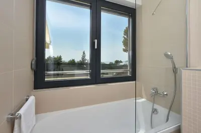 Kupaonica u objektu Luxury Villa Offering Calm Atmosphere