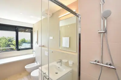 Kupaonica u objektu Luxury Villa Offering Calm Atmosphere