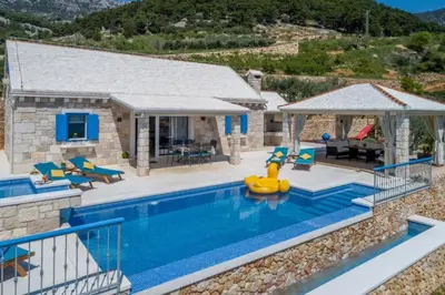 Bazen u objektu Charming Villa with Pool ili u blizini
