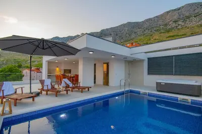 Bazen u objektu Villa View - Makarska Exklusiv ili u blizini