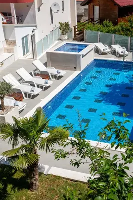 Bazen u objektu Lux apartment Sara with heated pool and jacuzzi ili u blizini