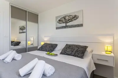Krevet ili kreveti u jedinici u objektu Ferienwohnung in Podstrana-Sv Martin mit Balkon, Klimaanlage, W-LAN, Waschmaschine 4777-2