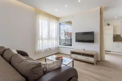 TV i/ili zabavni centar u objektu Apartment in Podstrana-Sv Martin with sea view, balcony, air conditioning, WiFi 4777-3