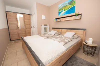 Krevet ili kreveti u jedinici u objektu Laurentina - Modern Apartment with Large Terrace near Beach-quiet and comfortable