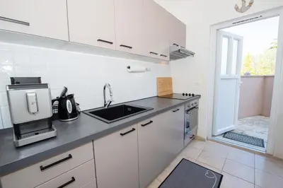 Kuhinja ili čajna kuhinja u objektu Laurentina - Modern Apartment with Large Terrace near Beach-quiet and comfortable