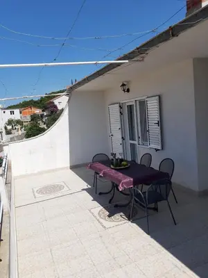 Balkon ili terasa u objektu Apartment in Jelsa with terrace, air conditioning, Wi-Fi 4440-2