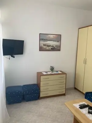 TV i/ili zabavni centar u objektu Apartment in Jelsa with terrace, air conditioning, Wi-Fi 4440-3