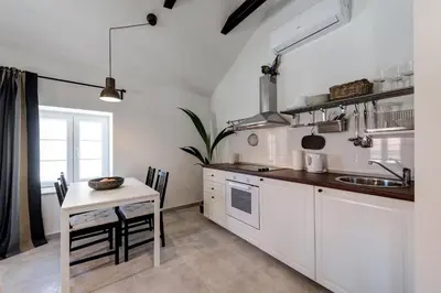 Kuhinja ili čajna kuhinja u objektu House Riva