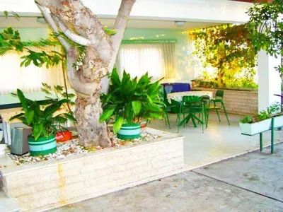 Vrt u objektu Apartment with a sea View No 10, first row by the sea, Beach house Ana