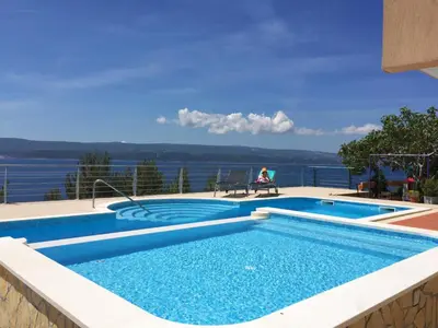 Bazen u objektu Apartments Majda ili u blizini