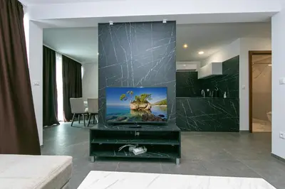 TV i/ili zabavni centar u objektu Apartmani Brela 15 luxury