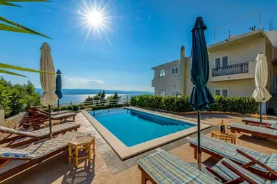 Bazen u objektu Apartment Tafra 4 ili u blizini