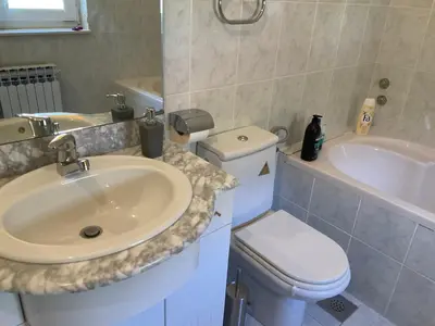 Kupaonica u objektu Vila Fjaka