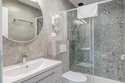 Kupaonica u objektu DeLuxe Seaview Apartment KENNEDY I