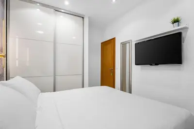 TV i/ili zabavni centar u objektu Apartment BANE, 70m from the sea, 8 pax