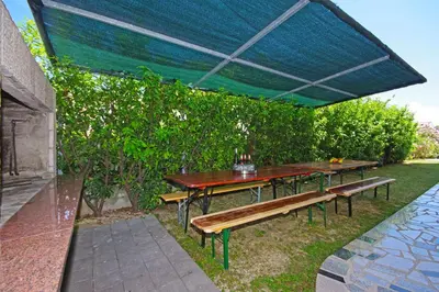 Vrt u objektu Orange House three bedroom apartment with sea view