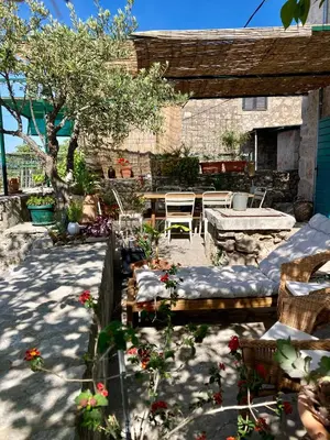 Zgrada u kojoj se nalazi vikendica
