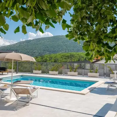 Villa Magnolia I Heated Pool & Hot Tub near Omiš