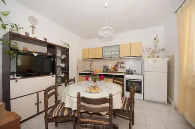 Kuhinja ili čajna kuhinja u objektu Two Bedroom Apartment with Terrace A1