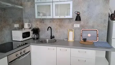 Kuhinja ili čajna kuhinja u objektu Studio Makarska, One Minute to the Beach