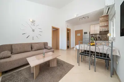 Kuhinja ili čajna kuhinja u objektu Apartmani ELA