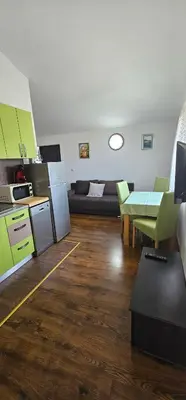 Kuhinja ili čajna kuhinja u objektu Apartmani Meri