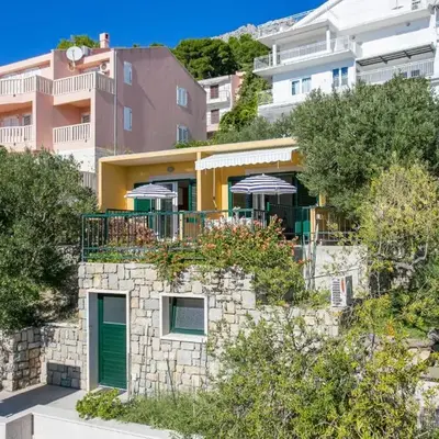 Apartments by the sea Brela
