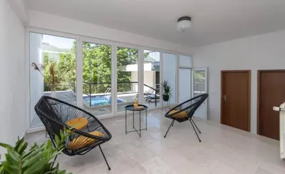 Bazen u objektu Nature View Spacious Five Bedroom Villa, Pool ili u blizini