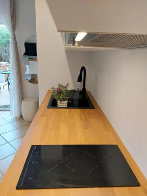 Kuhinja ili čajna kuhinja u objektu Sunny Terrace Zavala Hvar studio with terrace