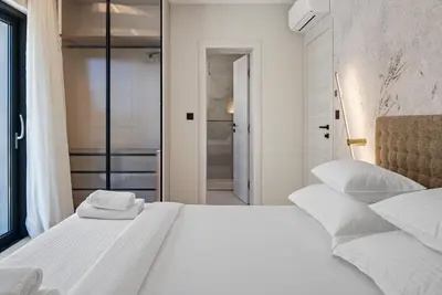 Krevet ili kreveti u jedinici u objektu Seaview Villa Libero with spa zone, pool, billiard