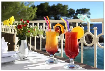Pića u objektu Hotel Sunceva Postelja Brela - Luxury studio with balcony and side sea view