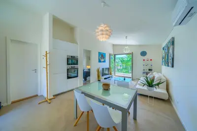 TV i/ili zabavni centar u objektu Villa Pine Haven - Heated Pool, Sea Views & BBQ Terrace I Brač