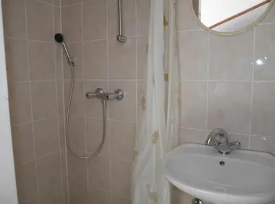 Kupaonica u objektu Dugi Rat Seaside Apartments