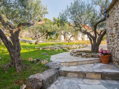 Vrt u objektu Mediterranean Villa With Pool